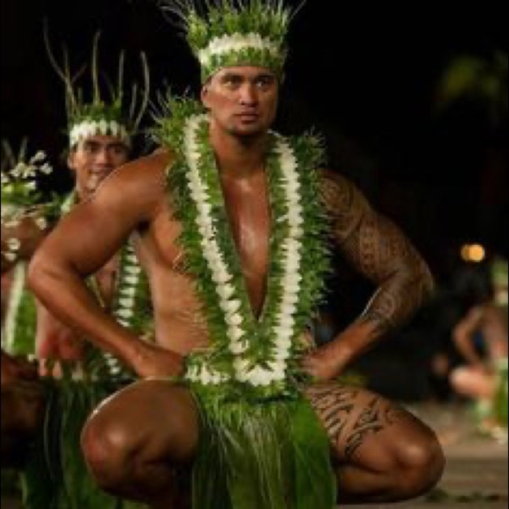 Raratonga Pupu Woven Shell Tahitian Lei Necklace - Picture 14 of 16